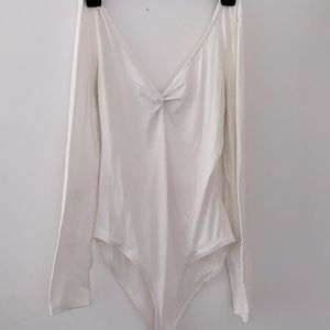 Cute white body suit / size M / no stains!
